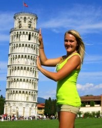 А эта барышня держит пизанскую башню)))
По-моему, это "из одной оперы" )))