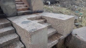 Кронштадт.  Ступени гранитные, рубили секциями.