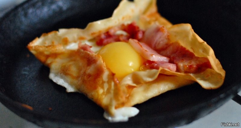 яичко быстрее жарь, пока не остыли.. и завернуть... при кусании смотреть чоб не вытекло!)))) чтотипа..