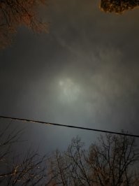 Вот такое "чудо" наблюдали в начале лета в небе над Внуково, в Москве...