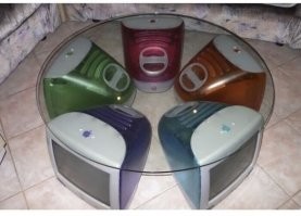 Это не мониторы. Это iMac из 1998. Но с другой стороны на большее эти ведра от эпла неспособны