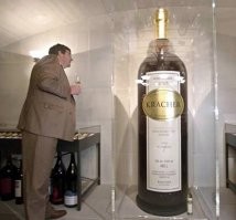 Оригинальный способ открыть бутылку вина без штопора