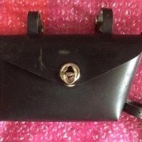 Был еще бардачок подрамный, в него запасная камера входила.