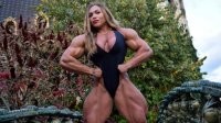 Хотел бы с вами поспорить, но не могу. Так как вы правы! Личность тренера это краеугольный камень. Вашим ребяткам просто повезло, мне в своё время тоже. Но уверяю вас исключение из правил лишь подтверждает правило. 

Могу привести вам в пример Кличко... Что ему дал бокс? Деньги дал? Дал! Славу? Да, тоже дал. Но во что превратились мозги (а главное душа) этого человека? С чем он связался и сопричастен чему он стал? 
Да, на его боксёрских перчатках нет крови, но его отсутствующий интеллект, его голова "в которую он ест", вся в крови детей Донбасса и он этого не понимает. 

Стоит это того? Об этом можно спорить стоит или нет. Но дело в том, что он тоже, как и мы исключение из правил, ему тоже повезло с тренером, просто он, в отличии от ваших ребят пошёл дальше... в профессиональный бокс вот и вся разница. 

Всё это вопрос философии, вопрос морали... Но я не рекомендую отдавать детей в бокс. Карате до подойдёт наилучшим образом для мальчиков. Для девочек художественная гимнастика.

И никакого бокса. И культуризма в жизни нормального человека быть не должно. А уж особенно если речь идёт о девочке.



Это ужасно.