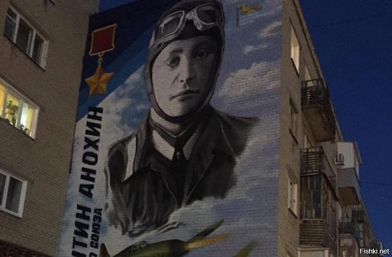 Странно...
Настоящим Героям графити не закрашивают! А если кто и хочет закрасить. то ссут жидким кипятком от страха, так как знают, что обычные люди за это руки сломают...
А пропиндоское говно закрашивают так. что оно даже от краски не успевает высохнуть...
Пусть в своей СШАнии этой мрази графили рисуют. Он же туда хотел и мечтал о свободе?
Он её получил... потомки о этой швали помнят....