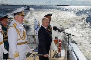 Старичку специальные поручни к палубе прикрутили, чтобы не боялся выпасть за борт.