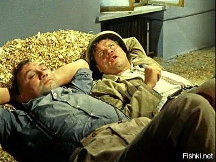 Всем, нормальной такой, трудовой среды