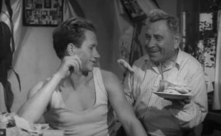 А ко мне, жарящему шашлычки, периодически подходит батя с тарелочкой, на которой стопочка и закусончик, с фразой: "Сыночка, ты вареники с чем будешь?"