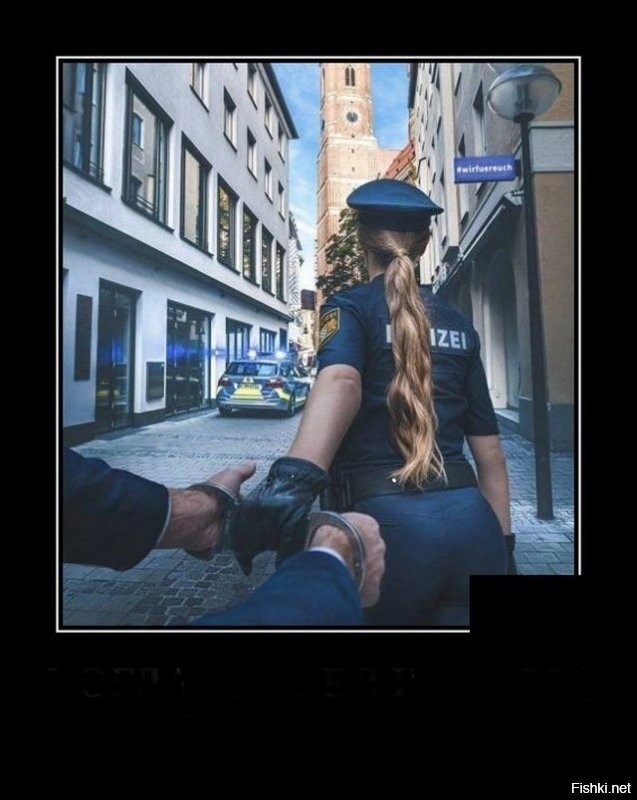Девушки-полицейские прикалываются