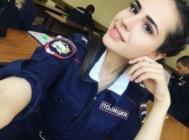 Девушки-полицейские прикалываются