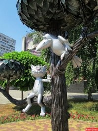 Но если вы котенок,
И вас зовут Василием
То лучше, чем Воронеж
Нет города нигде!