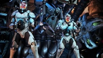 Видимо там у них просто двухместный скафандр, не поделили что-то, вот и деруццо))