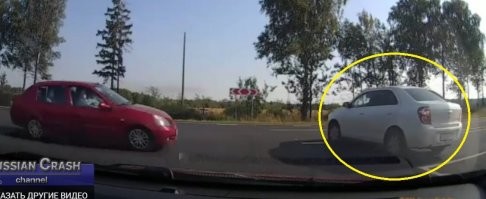 А эт наверное п.и.д.а.р.о.к-торопыга, который с правого ряда налево фигачит - приятно посмотреть, тока красного жалко!