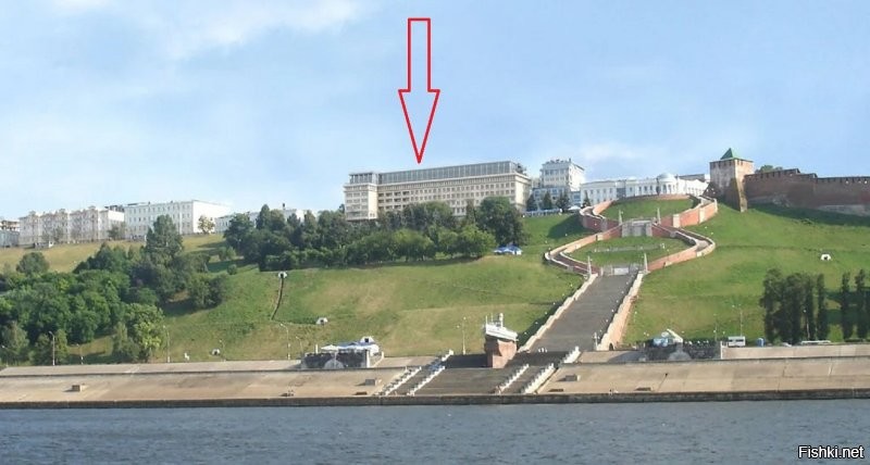 Вот именно прибухнутым там и гулял,ибо проживал по соседству,в гостинице "Волжский откос"(бывш."Россия").