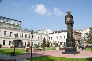 Пост хорош! Автор - молодец! Плюсую однозначно! С душком монархизма-реваншизма (шутка). Революционэр - террорист, монарх - молодец... подкоробило. Защищаю целосность истории. Хотя, Суд Истории никто не отменял (мой комент без злобы, филосософствую). Поясню - в историю лучше не плевать - без них не был бы современного города. Да, возможно был бы другим, пойди история другим путем, но... если бы у бабушки была бы борода, то она была бы дедушкой. Не давайте никому даже намёка, что вы согласны на перепись истории и снос памятников, - этим всегда пользуются злонамеренные люди. Из песни слов не выкинешь. Но, при этом: качество фотоматериала слабовато. Город красив, но не мешало бы его привести в порядок. Пора бы уже. Есть что смотреть, есть что помнить, есть чем гордиться! Ну и дополню - Биг Бен!