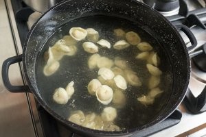 Образ пельменей в демотиваторах