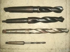 В качестве ригеля можно использовать свёрла с конусом Морзе различных номеров.