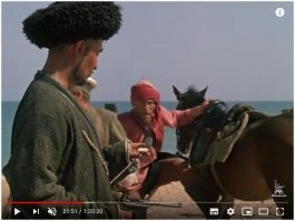 Кстати, это он привёл жён Абдулы к берегу моря, после чего подъехал к баркасу верхом на лошади. Но, вполне возможно, на лошади скакал каскадёр.