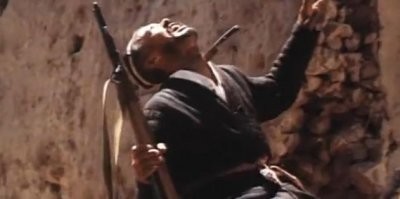 «По сюжету милицейский отряд, поддавшись вражеской агитации, переходит на сторону басмачей. Однако командир проникает в логово врага и, рискуя жизнью, возвращает своих бойцов под красные знамена.» 
Такой фильм снят режиссёром Али Хамраевым в 1972 году на киностудии Узбекфильм. Называется «Седьмая пуля». По сравнению с «Белым солнцем пустыни» там больше стрельбы и скачек в декорациях узбекских степей. «Товарищ Сухов» в узбекской интерпретации шикарен. Но до душевности и деликатности нашего Сухова не дотягивает  В целом, вполне приличный истерн. Даже тема сисек раскрыта...