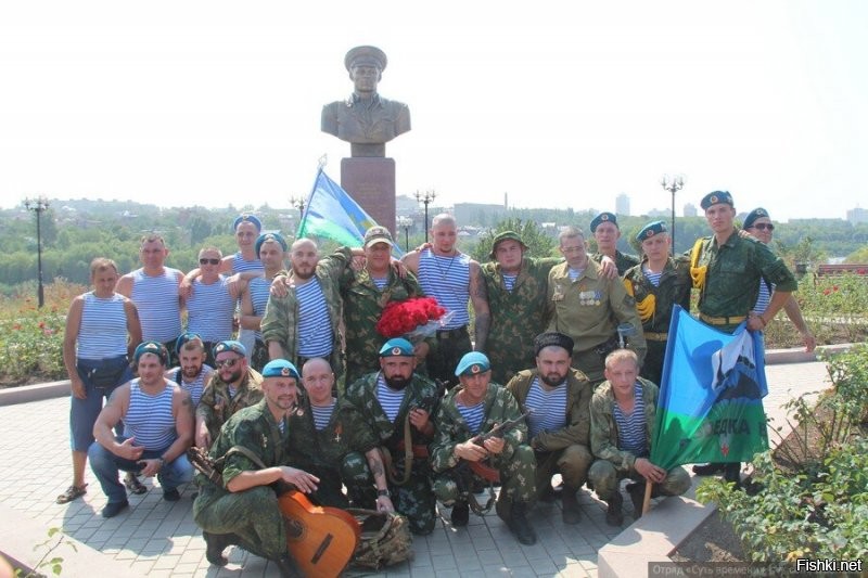 Донецк, ДНР, возле памятника дяде Васе