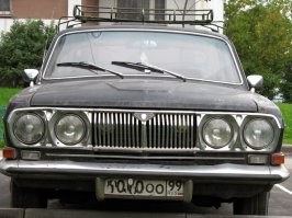 Волга с четырьмя фарами.
