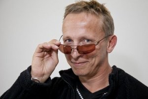 Что вы там говорите про картавого карлика?)