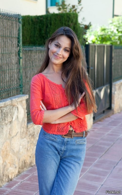 Лорена без галочки, в полный рост.