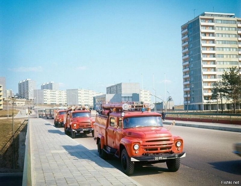 Фотографии из прошлого с автомобилями, грузовиками и автобусами