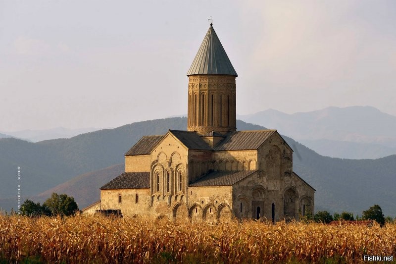 Православные, конечно, но на грузинских храмах таких куполов нет. У них обычно коническая крыша, реже -- полусферическая.
