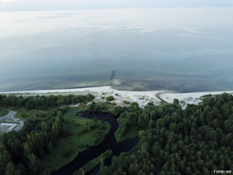 Юрмала , 22:00 , платных пляжей нет от природы . Пол дня бы на лодке а вечером жарил мясо и решил пролететь в радиусе 5 км .