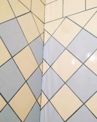 Художественная ценность такой укладки сомнительна конечно. Но мой внутренний перфекционист одобряет - сведено всё здесь с точностью до миллиметра и симметрично.