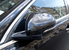 Такой фокус можно сделать в любом месте, где летом температура + 30. 
Ковш чистый и работает как линза, установите его в сторону солнца и вуаля.
Он, зеркальный небоскрёб в Лондоне, построили вогнутым и получили линзу. В итоге луч отраженный от небоскрёба, жарит яичницу на тротуаре, подпалил коврик в парикмахерской и плавит машины.