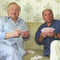 Голоса Шарика и Матроскина играют в карты) Так вижу )