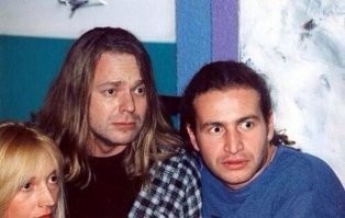 Какая оторопь во взглядах .. Пугачиха показывает им стриптиз ?