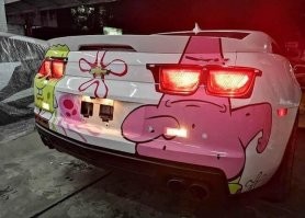 Эффектная наклейка на автомобиль