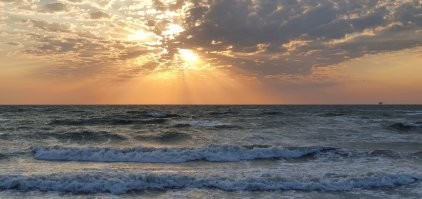 вот такой восход солнца на Арабатской стрелке, азовское море. Сам фотал.