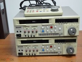 По этому рукожопию давно помойка плачет. Не стоят они ни как раритет, ни как память, ни как вложение.
Вот профессиональный для оцифровки VHS, S-VHS, 8 головок - 12к рублей.