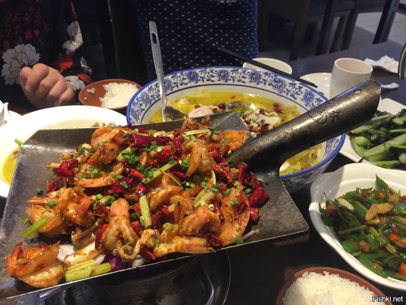 Как то ужинал в одном ресторане в Китае - так там тоже на лопате подавали.