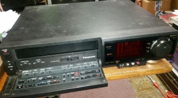 Да уж было. Вот за такой Панасоник, проданный в 1992м году, отец одноклассницы, получил достаточно денег чтобы купить вполне приличную дачу с большим жилым домом.