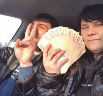 небось пенсию по аулам развозят)