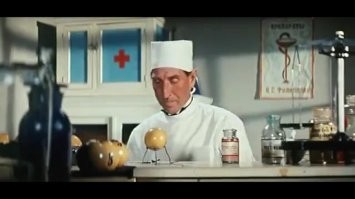 Взрыв огромной мощности прогремел в порту Бейрута