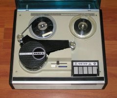 Поржал. Приведённая картинка плотного японского монтажа весьма неуместна. Эта плата от видеомагнитофона "Электроника-508М-видео"