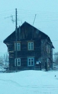 у домика съехала крыша. это обычное явление. я починила. дом не аварийный, расселению не подлежит.