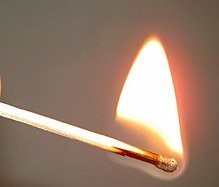 Не знаю как насчёт треугольника , но можно подставить такую спичку и получишь клетку .
