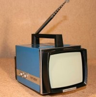 Тут все страраются отметиться фразой - не видел не знаю. Ну в деревнях и ПГТ может и не было, в крупных городах свободно. Особенно две модели которые ниже. Лично я пользователь ВЛ-100(6 лет без проблем, а потом на даче у друзей) Выбрал ВЛ-100, так как у него сменный аккумулятор который работал автономно 4 часа. А друг много лет пользовал Электронику 409Д,  аппарат дизайнерский, но без аккумулятора.