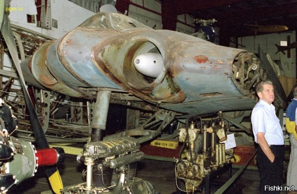 Автор, а что скромно умолчал про Horten Ho 229 V3, который в 1945 г. американцы захватили в Германии?