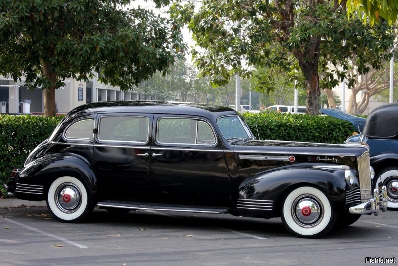 Одно подразделение. Начинкой отличаются. На фотке - сталинский броневик.