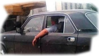 Видел подобное. 
Ока. Передние сиденья выброшены. Двухметровый мужик управляет, сидя на заднем сидении.

 ---

 А вот из инета: