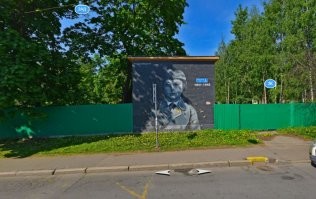 Удивительно, но этому рисунку больше года, и никто его не замазал.