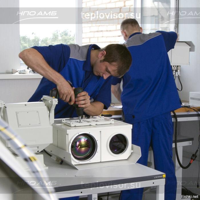 Добавлю для размышления о российском производстве. Сам настраивал, юзал, поставлял, работал там. Вот вам для примера российский тепловизор, конкретно я их поставлял на трассу Джугба-Сочи, висят под опорами путепроводов и мостов. Тогда цена составляла порядка 3 млн. руб. за штуку. Полностью в сборе такая вот <span style='color:gray'>[мат]</span>, как на фото, приходит на склад компании (меню вспомогательной камеры в настройках на китайском, ржали долго). Все документы и сертификаты есть! Производство в России, вот написано же Питер! Потом такие Васи с шуруповертами разбирали для фото (производство же) - это цирк! И по госконтрактам это все проходит, вот наши русские парни делают, смотрите и гордитесь.
И так везде, хоть с микроскопами, хоть с аппаратами МРТ. 
А все приходит из Китая :) Но матрицы тепловизора FLIR (США), китайцы пока не скомуниздили качество.